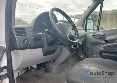 2017 Mercedes-Benz Sprinter 2500 Standard Roof V6 z USA, uszkodzony, nr VIN WD3PE7CD4HP545624